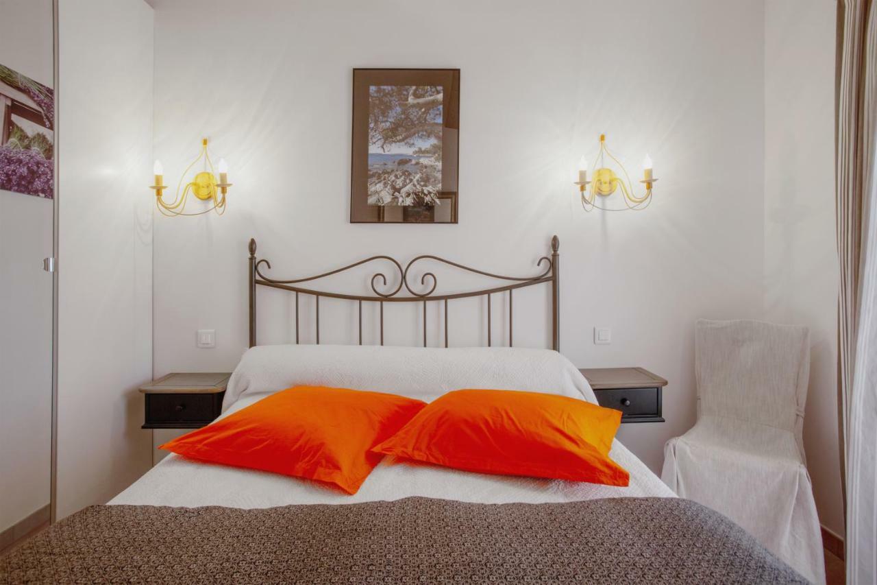 Coustelline Apartment เลอลาวองดูว์ ภายนอก รูปภาพ
