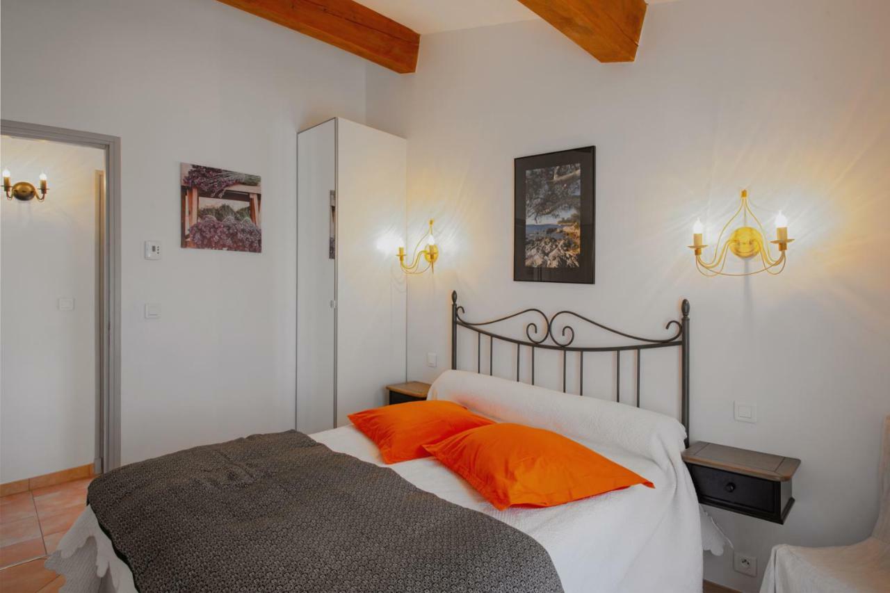 Coustelline Apartment เลอลาวองดูว์ ภายนอก รูปภาพ
